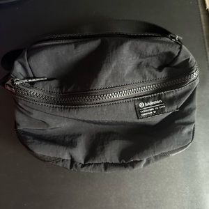Lululemon clean lines belt bag